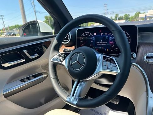 Used 2026 Mercedes-Benz GLC 300 4MATIC image 30