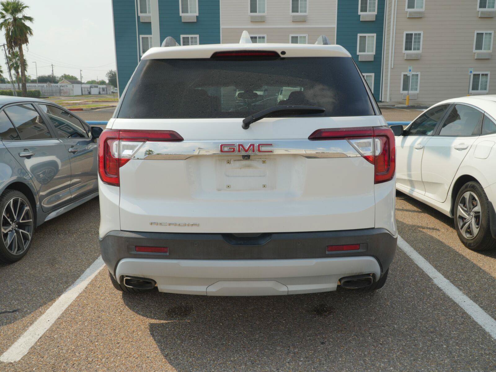 Used 2023 GMC Acadia SLT w/ Technology Package FWD image 4