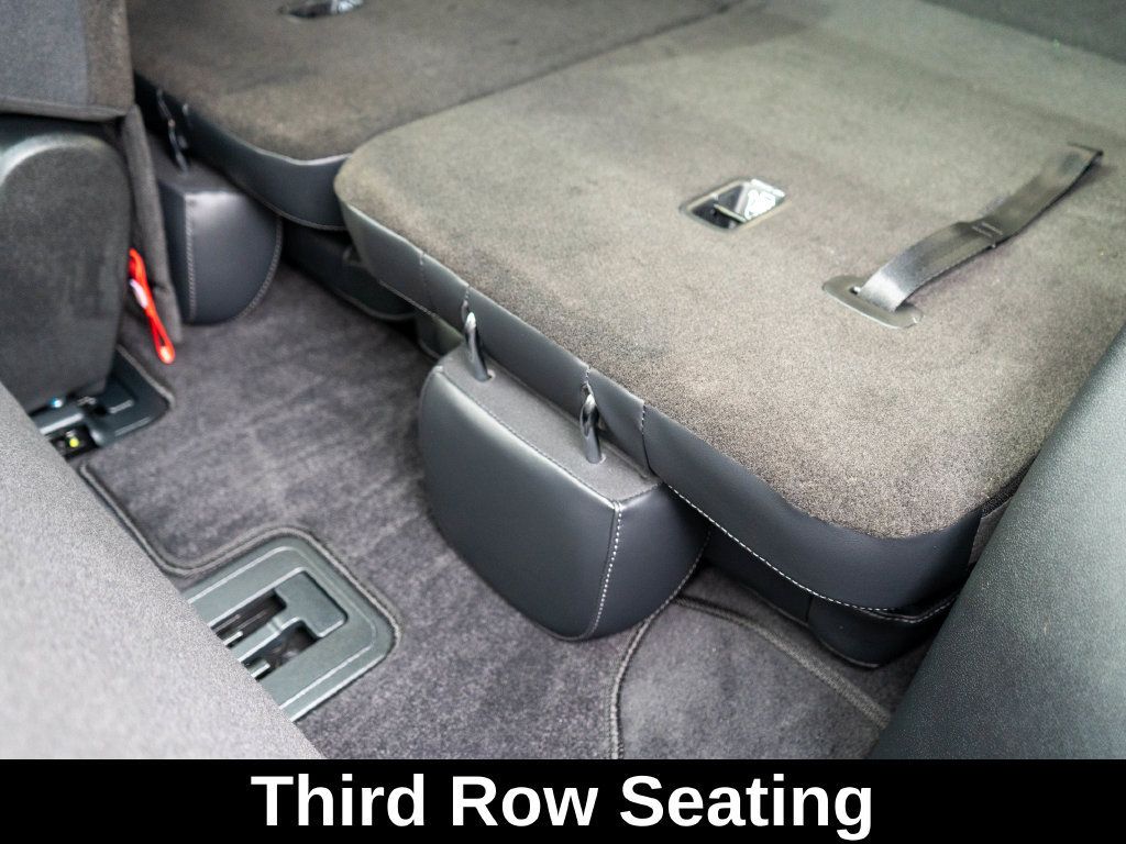 Certified 2025 Kia Sorento S w/ Panoramic Sunroof Package AWD/4WD image 13