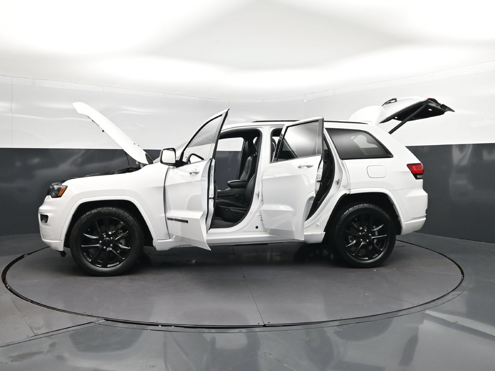 Used 2022 Jeep Grand Cherokee Laredo X RWD image 46