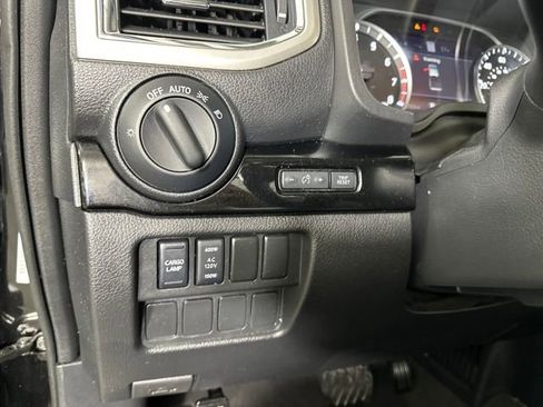 Used 2021 Nissan Titan SV w/ SV Convenience Package image 19