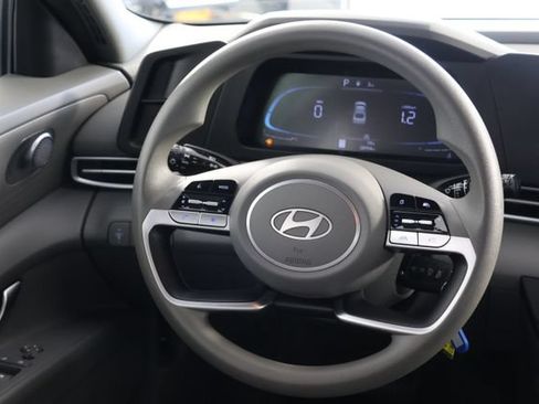 Certified 2024 Hyundai Elantra SE FWD image 10