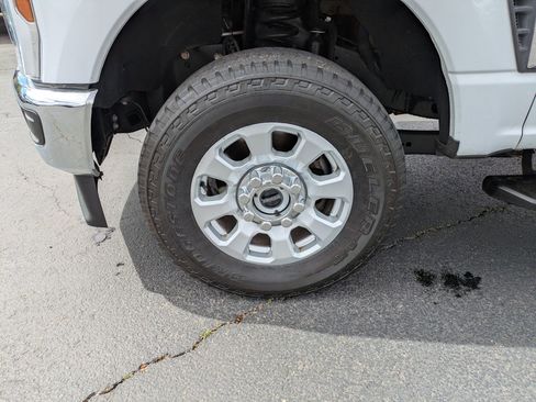 Used 2024 Ford F250 XLT AWD/4WD image 12