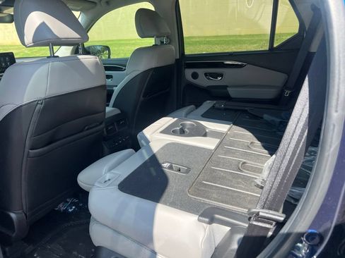 Used 2025 Honda Pilot EX-L image 6
