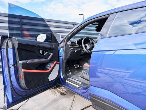 Used 2024 Lamborghini Urus Performante AWD/4WD image 37