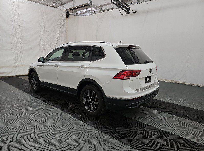 Used 2024 Volkswagen Tiguan SE AWD/4WD image 4