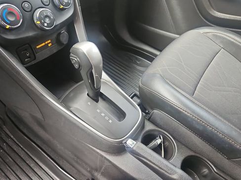 Used 2018 Chevrolet Trax LT w/ LT Convenience Package FWD image 24