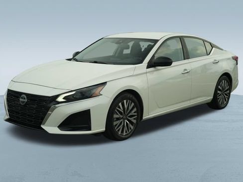 Used 2025 Nissan Altima 2.5 SV FWD image 3