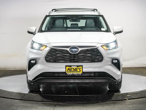Used 2022 Toyota Highlander XLE AWD/4WD image 8
