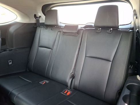 Used 2021 Toyota Highlander Limited image 11