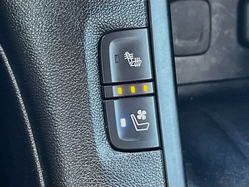 Used 2019 GMC Acadia Denali w/ Technology Package FWD image 21