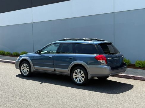 Used 2009 Subaru Outback 2.5i Limited AWD/4WD image 4