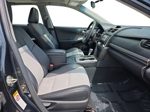 Used 2014 Toyota Camry SE w/ Moonroof Package image 17
