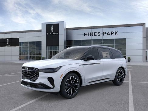 New 2026 Lincoln Nautilus Reserve image 1