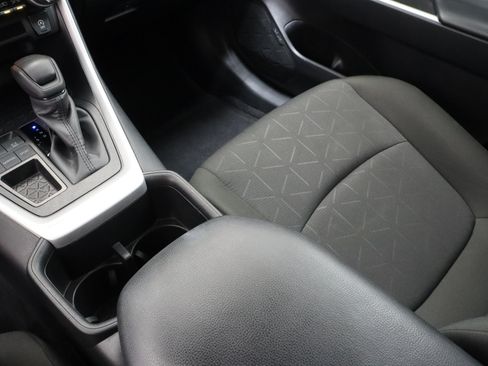 Used 2025 Toyota RAV4 XLE FWD image 17