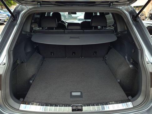 Used 2021 Volkswagen Tiguan SE R-Line image 25