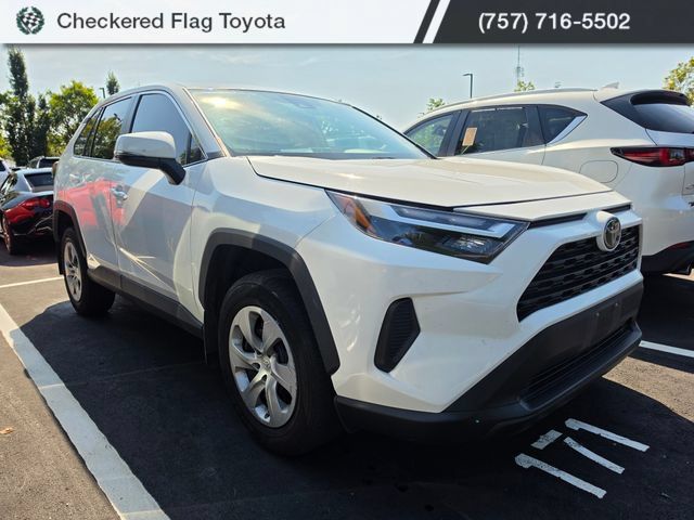 Used 2023 Toyota RAV4 LE AWD/4WD image 3
