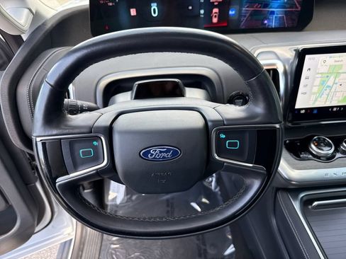 Used 2025 Ford Expedition Max Platinum AWD/4WD image 16