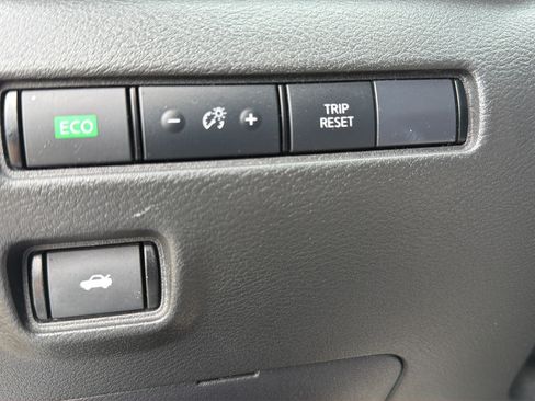 Certified 2024 Nissan Sentra SV FWD image 19