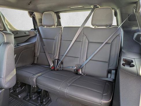 Used 2023 GMC Yukon SLT w/ SLT Luxury Package image 20