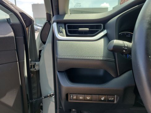 Used 2020 Toyota RAV4 XLE w/ Convenience Package AWD/4WD image 20