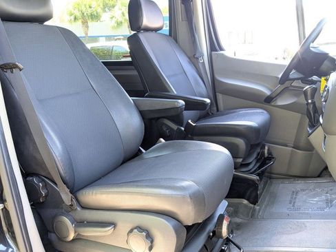 Used 2015 Mercedes-Benz Sprinter 2500 image 21