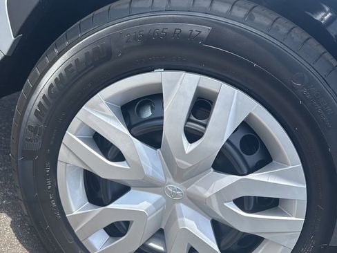 Used 2026 Toyota Corolla Cross L image 10