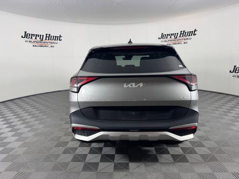 Used 2025 Kia Sportage LX image 9