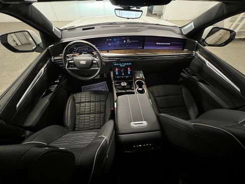 Used 2025 Cadillac Escalade Sport Platinum AWD/4WD image 14