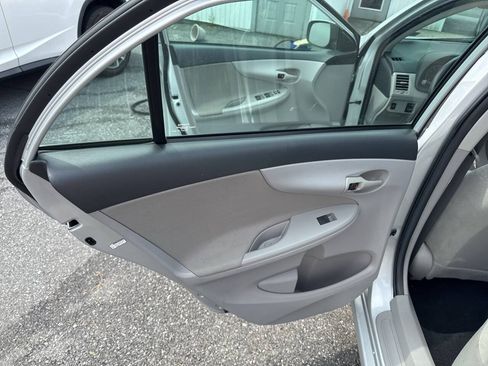 Used 2013 Toyota Corolla L FWD image 10