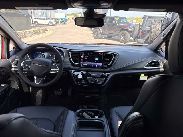 New 2027 Chrysler Pacifica Select FWD image 15