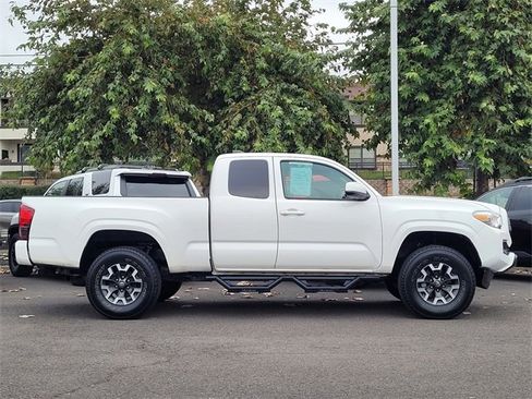 Certified 2023 Toyota Tacoma SR image 5