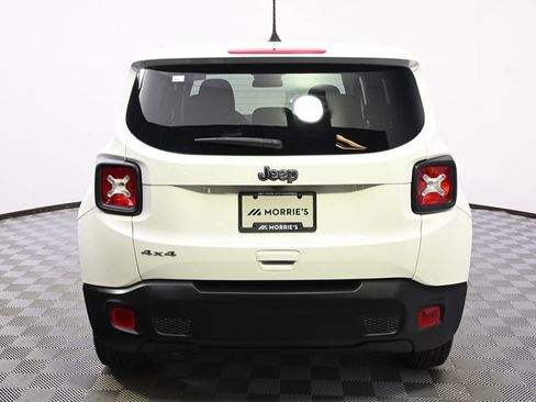 Used 2023 Jeep Renegade Latitude AWD/4WD image 5
