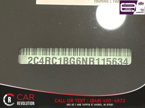 Used 2022 Chrysler Pacifica Touring-L image 11