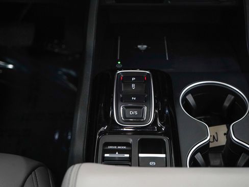 Used 2025 Honda Pilot Touring image 18