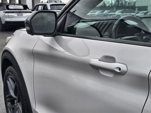 Used 2025 Ford Explorer ST image 11