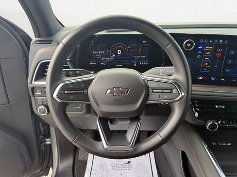 Used 2025 Chevrolet Suburban Z71 AWD/4WD image 12