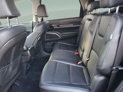 Used 2023 Kia Telluride LX image 8