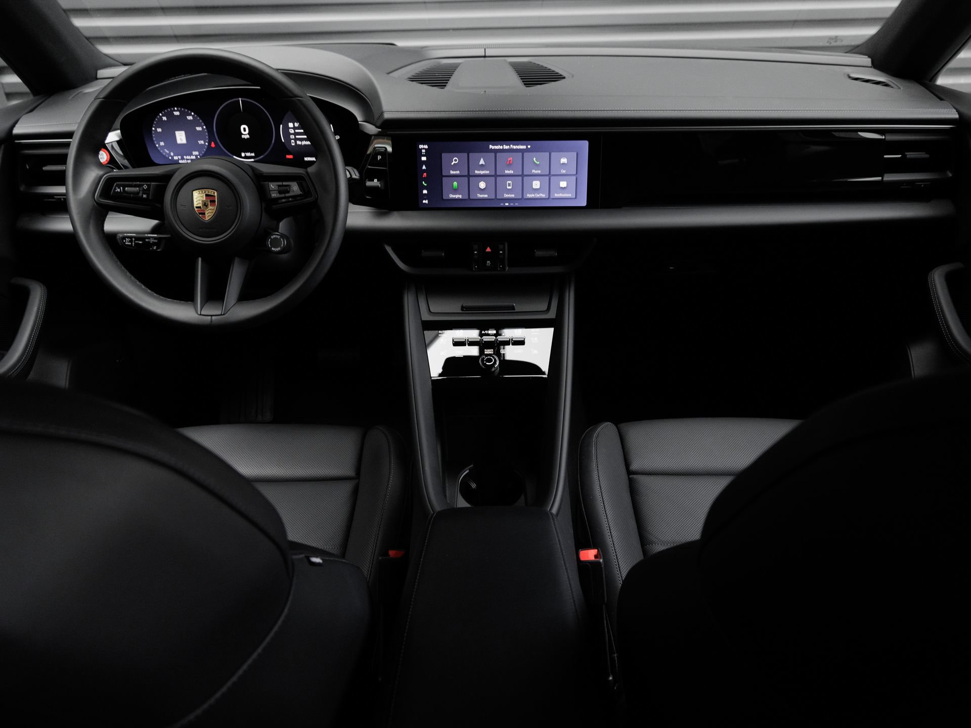 Certified 2025 Porsche Macan Electric RWD image 15