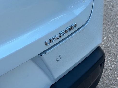 Used 2022 Lexus UX 200 w/ Premium Package FWD image 17