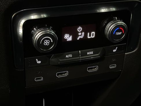 Used 2025 GMC Yukon Denali w/ Denali Reserve Package AWD/4WD image 25