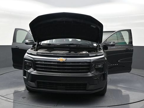 Used 2025 Chevrolet Traverse LT FWD image 32