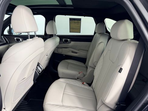 Used 2025 Kia Sorento SX Prestige image 10