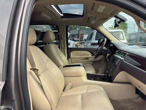 Used 2011 GMC Yukon XL Denali AWD/4WD image 28