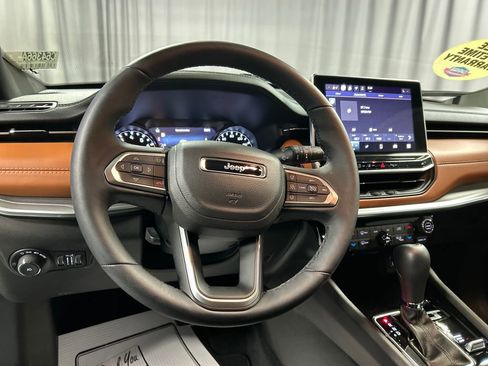 Used 2024 Jeep Compass Limited image 15