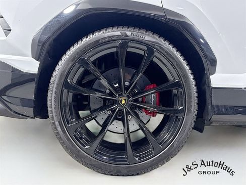 Used 2021 Lamborghini Urus AWD/4WD image 40