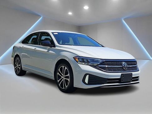 Used 2022 Volkswagen Jetta Sport FWD image 3