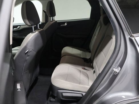 Used 2021 Ford Escape SE image 18