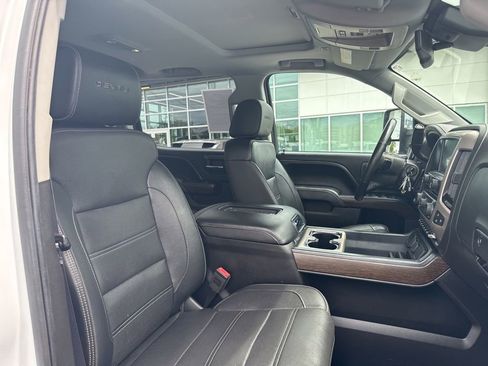 Used 2017 GMC Sierra 2500 Denali w/ Duramax Plus Package AWD/4WD image 16