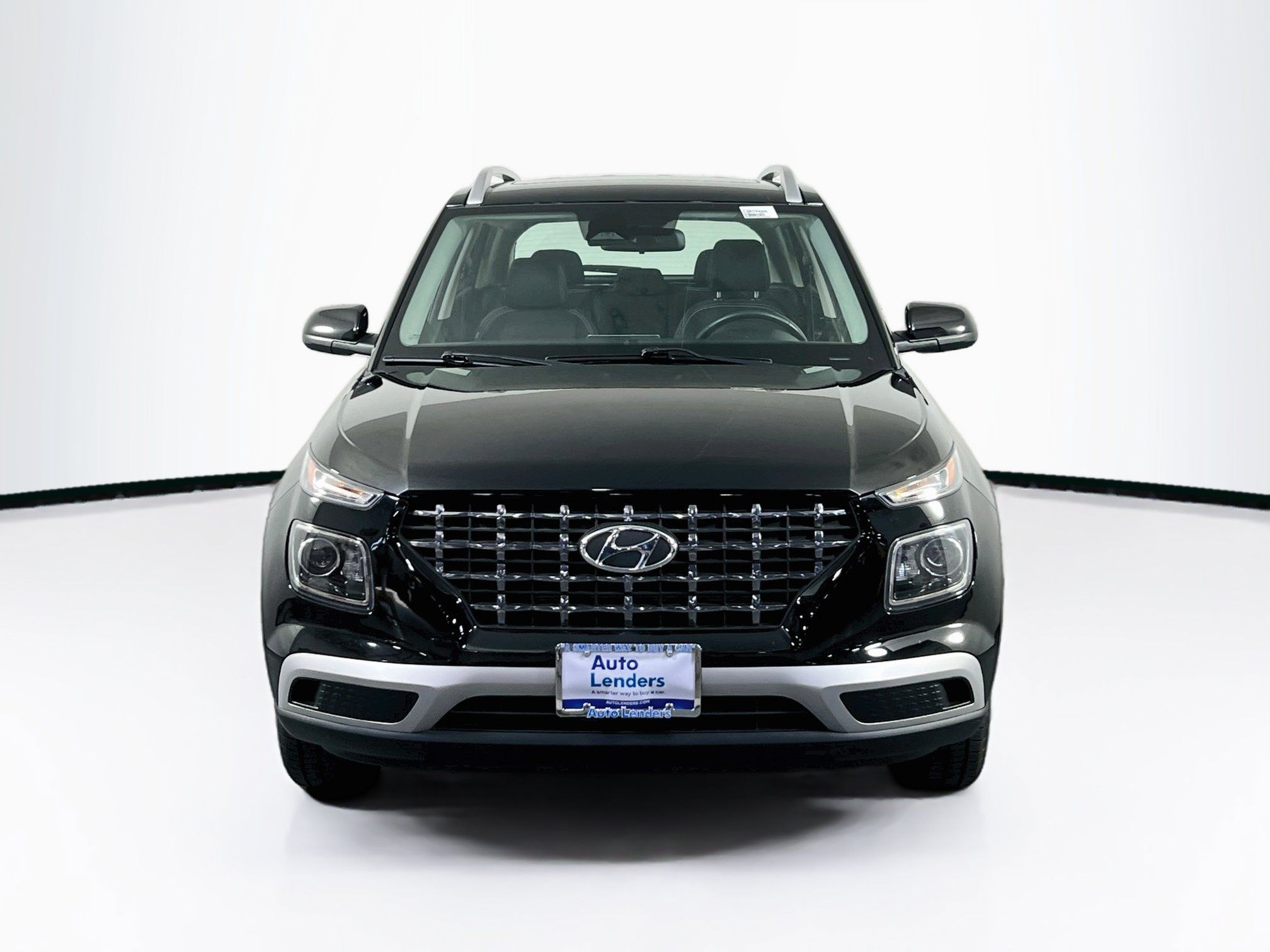 Used 2023 Hyundai Venue SEL FWD image 2